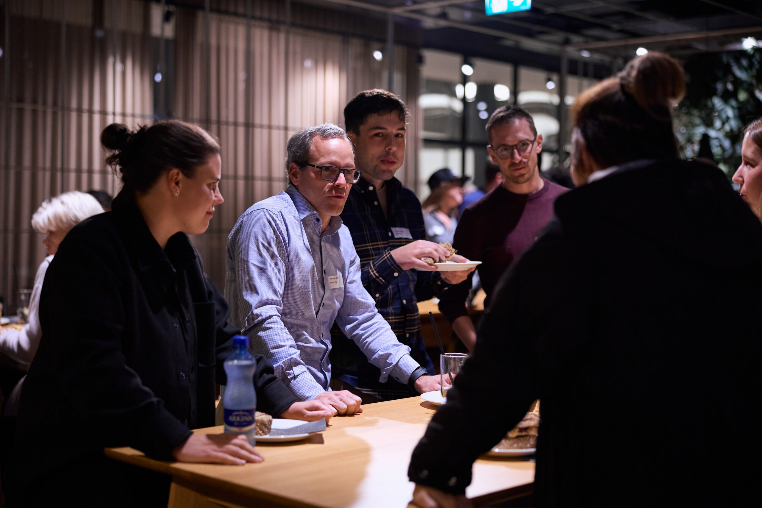 Teilnehmer im Networking beim OYMC NXT Event